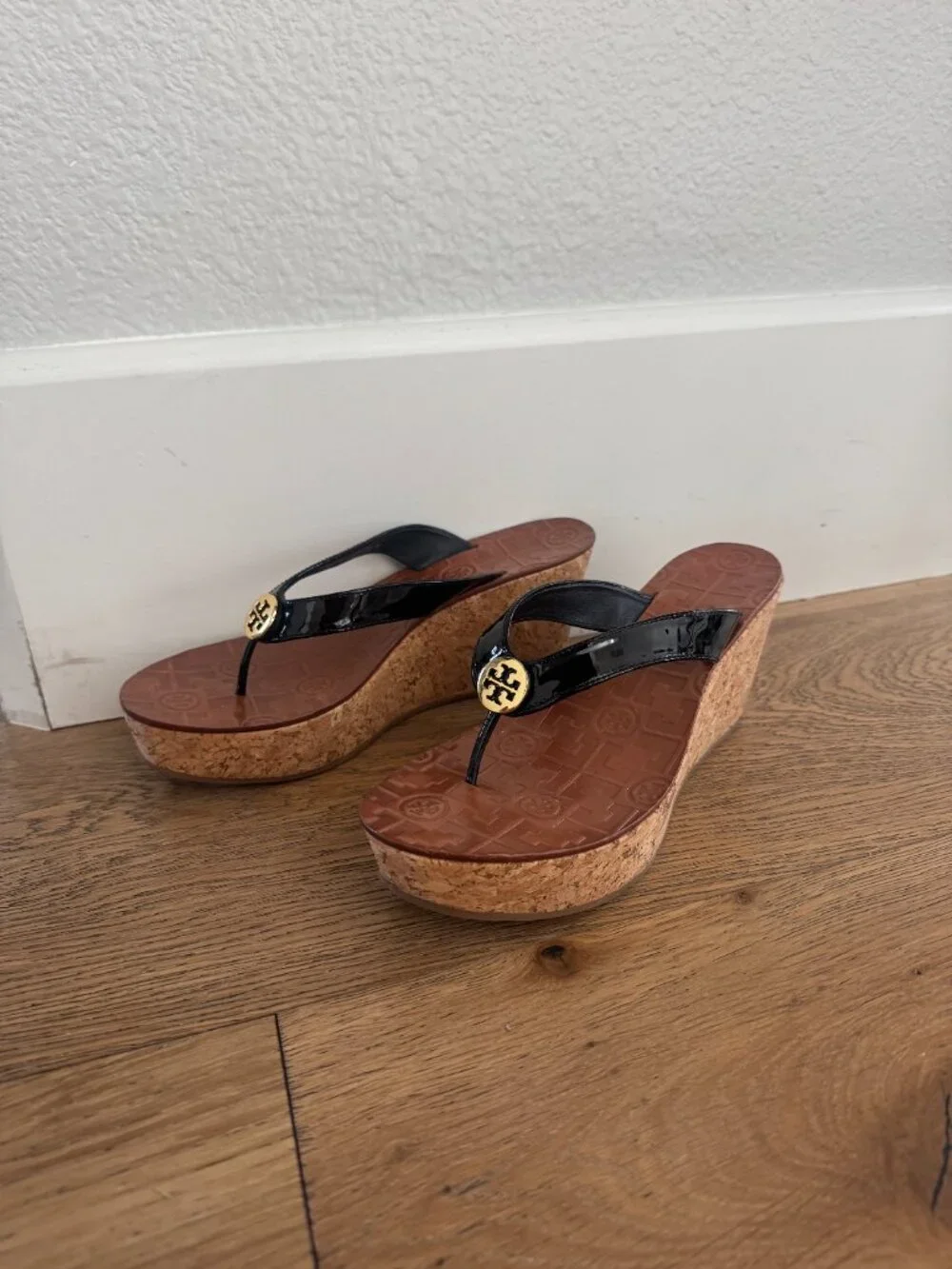 Tory Burch Platform sandal with patent leather strap, size 8